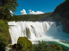 Blick auf einen Wasserfall foto