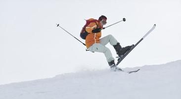 Skifahrer am Berg foto