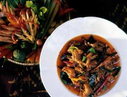 thailändisches Essen rotes Curry foto