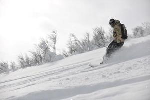 Skifahrer am Berg foto