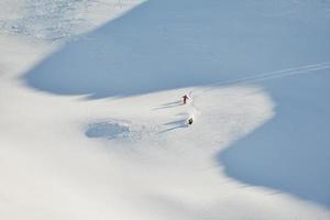 Skifahrer am Berg foto