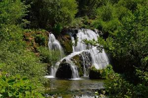 Blick auf einen Wasserfall foto