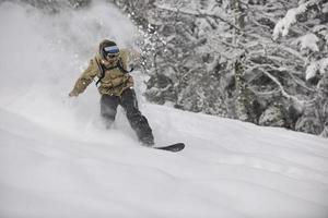 Skifahrer am Berg foto