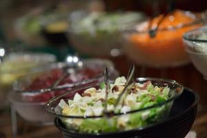 Blick auf das Essen vom Buffet foto