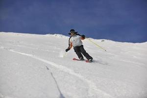 Skifahrer am Berg foto