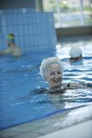 Schwimmer im Pool foto