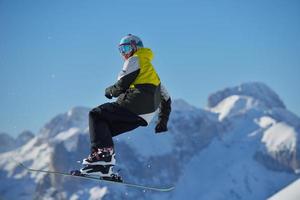 Skifahrer am Berg foto