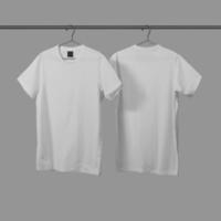 Vorder- und Rückseite T-Shirt Mockup-Vorlage mit Kleiderbügel foto