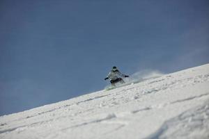 Skifahrer am Berg foto