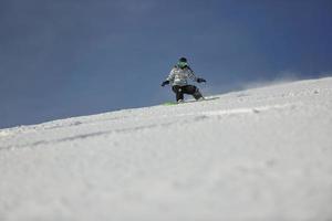 Skifahrer am Berg foto