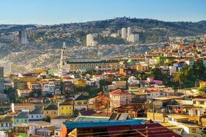 farbenfrohe Gebäude der UNESCO-Welterbestadt Valparaiso foto