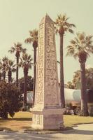 Obelisk, Blick vom Kulturpark in Izmir, Türkei foto