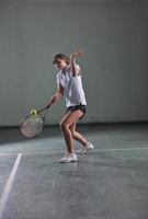 Porträt eines Tennismädchens foto