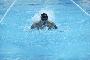 Porträt eines männlichen Schwimmers foto