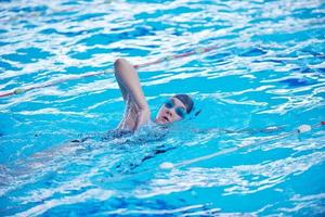 Schwimmer im Pool foto