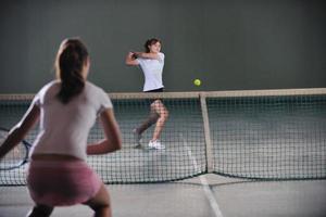 drinnen Tennis spielen foto