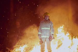 Feuerwehrmann im Einsatz foto