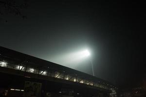 Blick auf die Lichter des Stadions foto