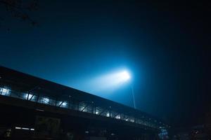 Blick auf die Lichter des Stadions foto