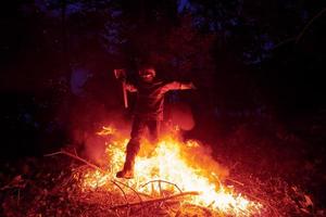 Feuerwehrmann im Einsatz foto