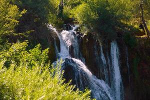 Blick auf einen Wasserfall foto