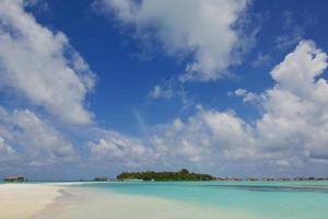 Blick auf den tropischen Strand foto