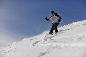 Skifahrer am Berg foto