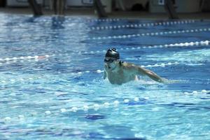 Schwimmer im Pool foto