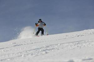 Skifahrer freie Fahrt foto