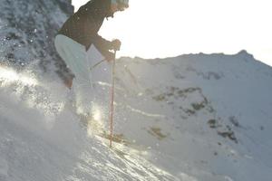 Skifahren jetzt in der Wintersaison foto