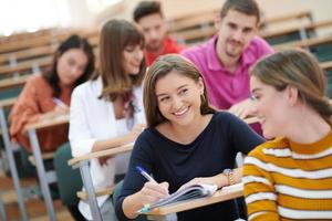 Studentengruppe im Amphitheater foto