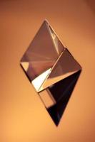 abstraktes Bild einer Glaspyramide foto