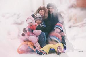 Familienportrait im Winterurlaub foto