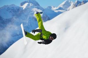 Skifahrer am Berg foto