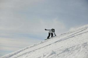 Skifahrer am Berg foto