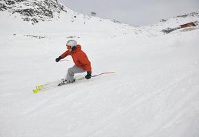 Skifahren jetzt in der Wintersaison foto