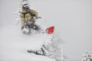 Skifahrer am Berg foto