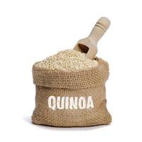 Weiße Samen von Quinoa im Stoffsack, gesunde Ernährungsgewohnheiten und Konzept einer ausgewogenen Ernährung foto