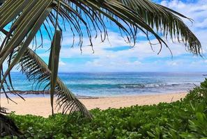 sonniger tag strandblick auf den paradiesischen inseln seychellen foto