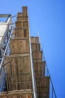 Baustelle mit Gerüstbau, Gerüst auf einem Neubau. foto