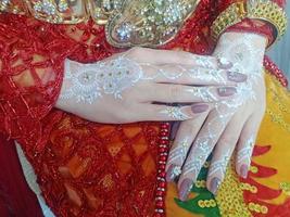 schönes Henna zur Vorbereitung auf den Hochzeitstag foto