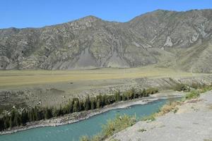 Die Natur des Altai. Westsibirien. blauer Katun-Fluss foto