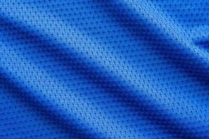 blauer stoff sportbekleidung fußball trikot mit air mesh textur hintergrund foto