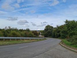 Luftbild britischer Autobahnen mit schnell fließendem Verkehr foto