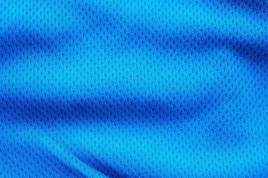 blauer stoff sportbekleidung fußball trikot mit air mesh textur hintergrund foto