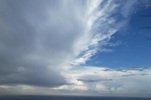 wunderschöne dramatische Wolken des Winters 2022 foto