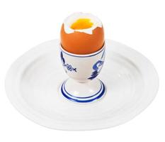 weich gekochtes Ei im Eierbecher foto