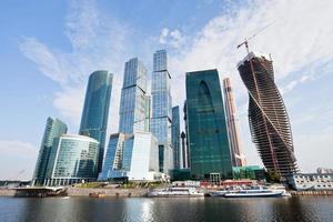 blick auf die moskauer stadttürme foto