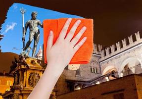 Hand löscht Bologna-Nachtszene durch orangefarbenes Tuch foto