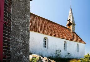 Seitenansicht der Saint-Michel-Kapelle auf der Ile-de-Brehat foto